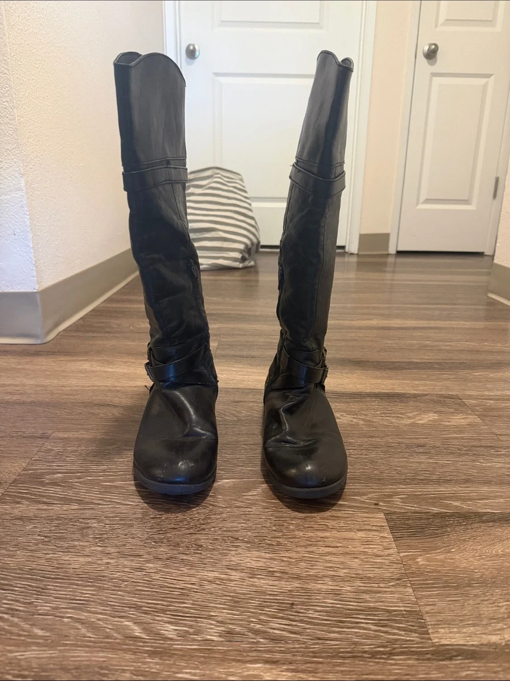 👄 Black Women's Tall Buckle Riding Boots